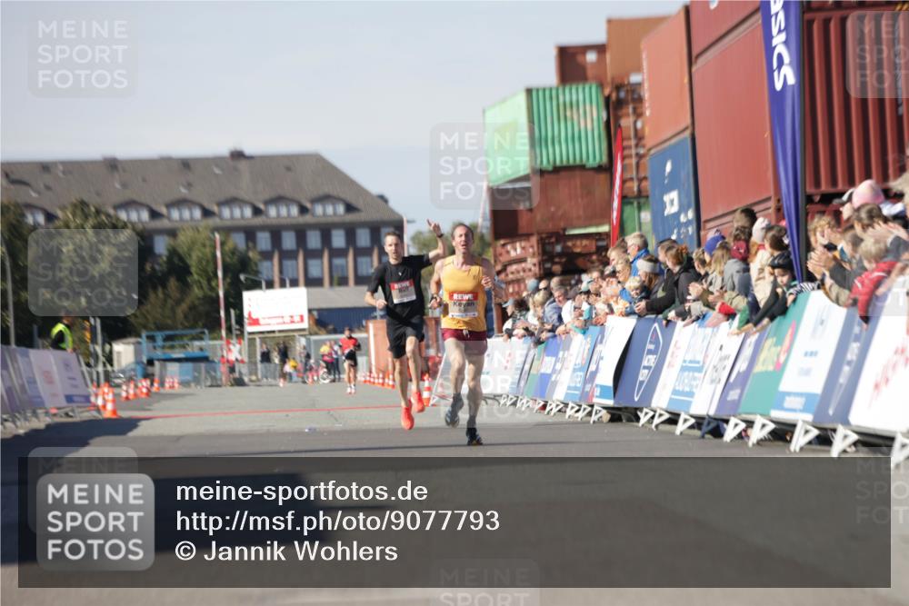 03.10.2025 - Köhlbrandbrückenlauf Jannik Wohlers http://msf.ph/oto/9077793 03.10.2025 12:48:52 Ziel 6240 meine-sportfotos.de