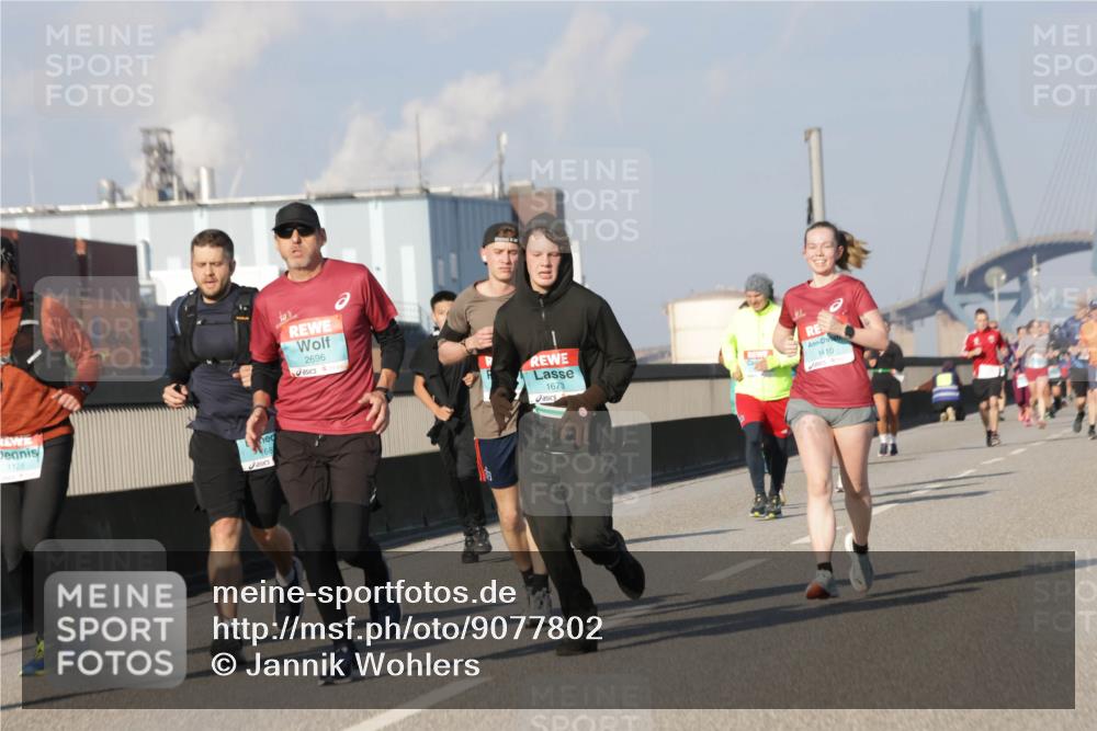 03.10.2025 - Köhlbrandbrückenlauf Jannik Wohlers http://msf.ph/oto/9077802 03.10.2025 09:52:38 Position 3 2696, 1673, 1410 meine-sportfotos.de