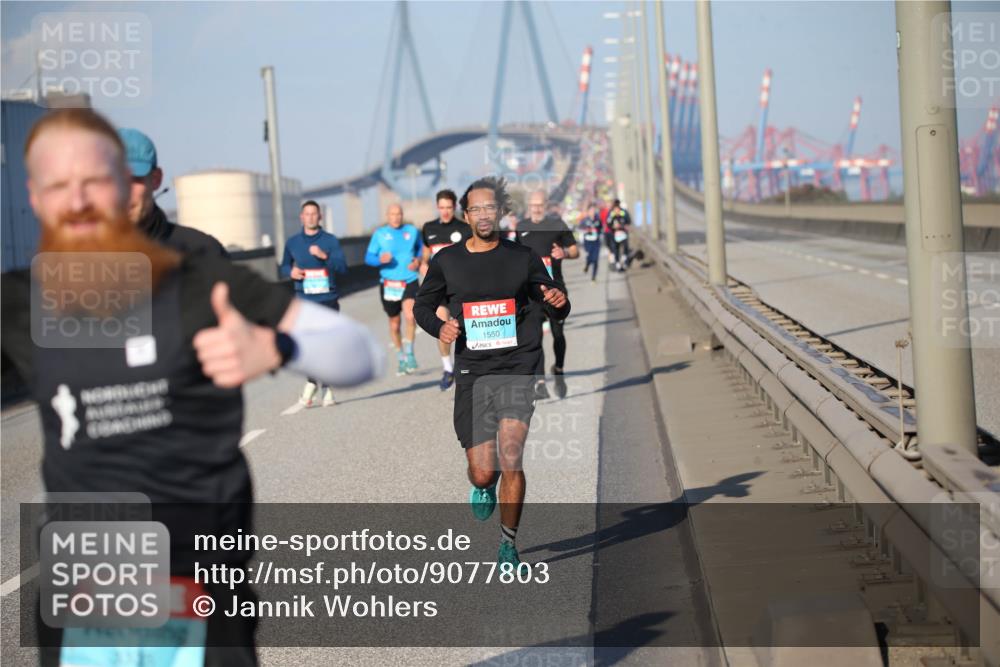03.10.2025 - Köhlbrandbrückenlauf Jannik Wohlers http://msf.ph/oto/9077803 03.10.2025 09:44:46 Position 3 1550 meine-sportfotos.de