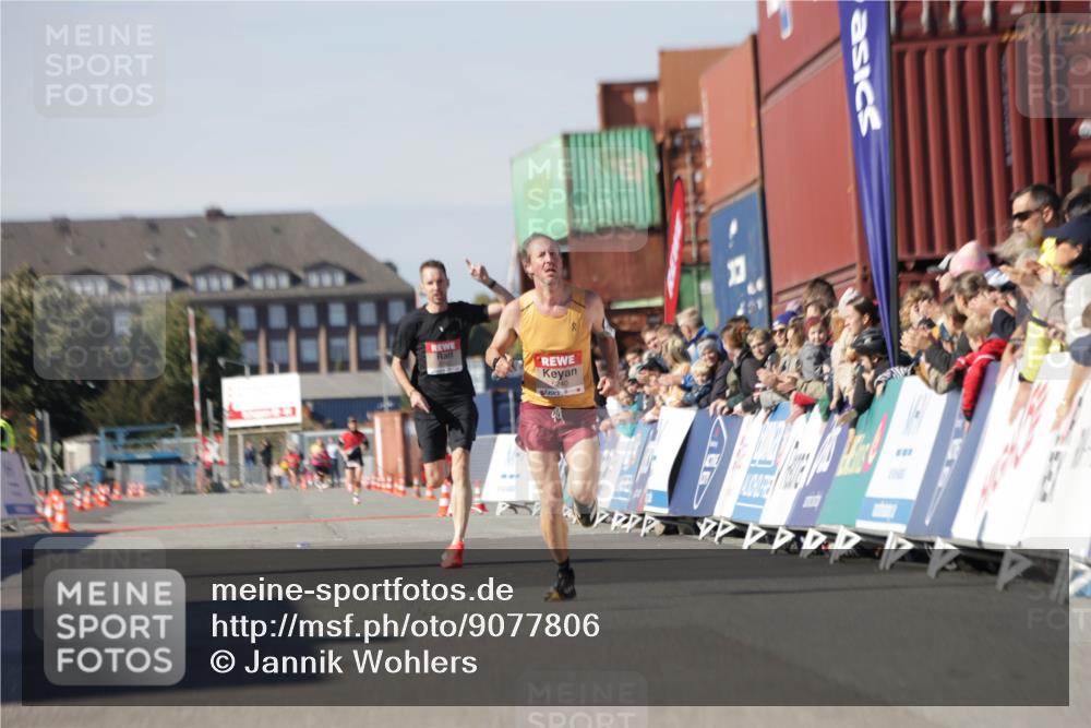 03.10.2025 - Köhlbrandbrückenlauf Jannik Wohlers http://msf.ph/oto/9077806 03.10.2025 12:48:54 Ziel 5797, 6240 meine-sportfotos.de