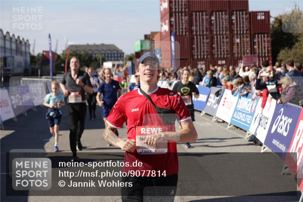 03.10.2025 - Köhlbrandbrückenlauf Jannik Wohlers http://msf.ph/oto/9077814 03.10.2025 13:17:19 Ziel 4404, 4988, 5007, 5008, 5031, 5429, 5544, 5638, 5642, 5667, 5890, 5943, 6389, 6431 meine-sportfotos.de