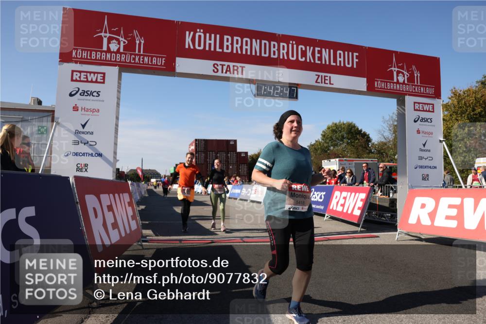 03.10.2025 - Köhlbrandbrückenlauf Lena Gebhardt http://msf.ph/oto/9077832 03.10.2025 13:42:47 Ziel 4944, 5086, 5254, 5418, 6160, 6161, 6260, 6468, 6469 meine-sportfotos.de
