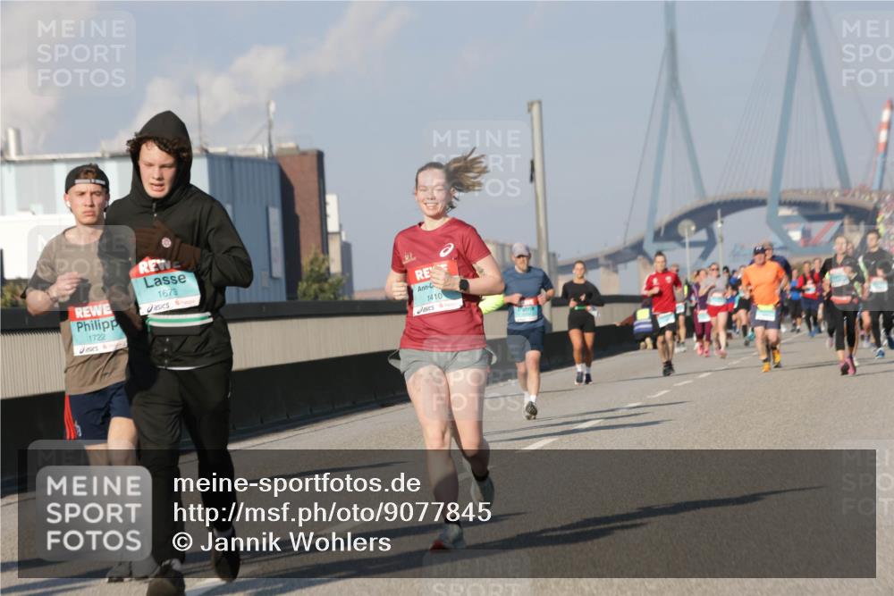 03.10.2025 - Köhlbrandbrückenlauf Jannik Wohlers http://msf.ph/oto/9077845 03.10.2025 09:52:40 Position 3 1722, 1673, 1410 meine-sportfotos.de