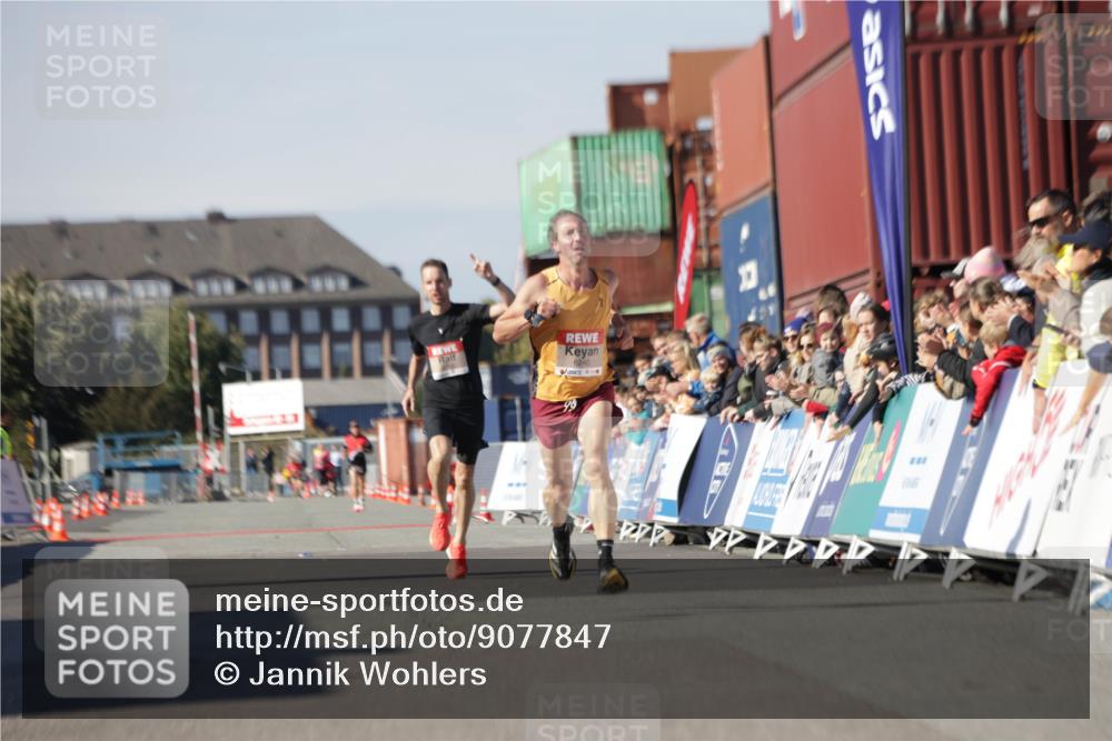 03.10.2025 - Köhlbrandbrückenlauf Jannik Wohlers http://msf.ph/oto/9077847 03.10.2025 12:48:54 Ziel 5797, 6240 meine-sportfotos.de