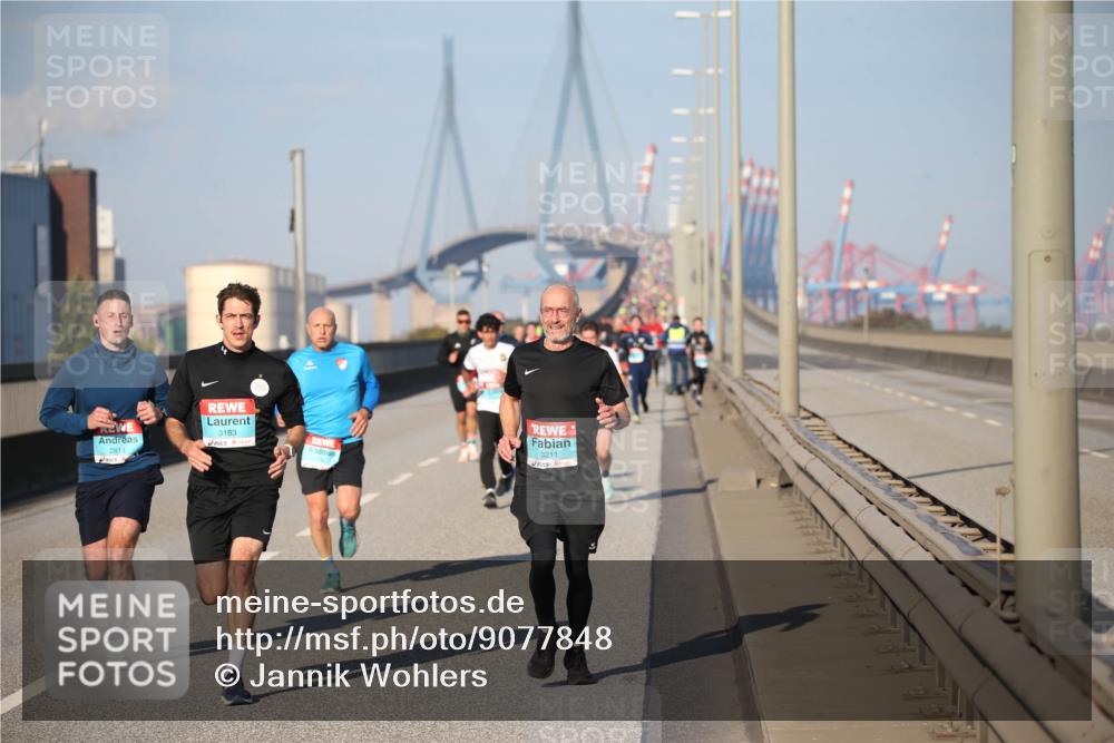 03.10.2025 - Köhlbrandbrückenlauf Jannik Wohlers http://msf.ph/oto/9077848 03.10.2025 09:44:51 Position 3 2811, 3183, 3211 meine-sportfotos.de