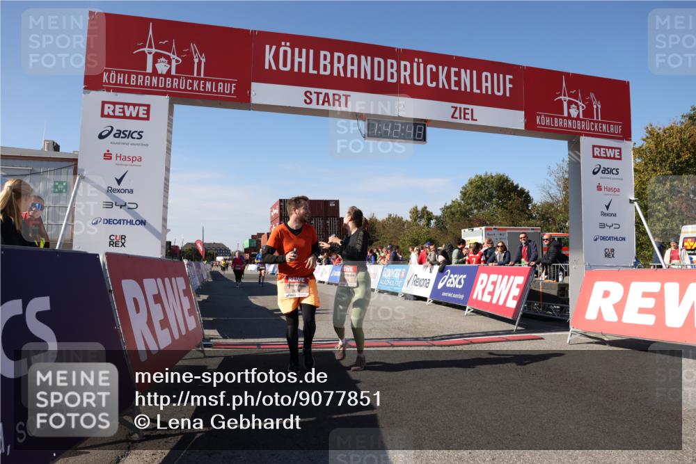 03.10.2025 - Köhlbrandbrückenlauf Lena Gebhardt http://msf.ph/oto/9077851 03.10.2025 13:42:48 Ziel 4944, 5086, 5254, 5418, 6160, 6161, 6260, 6468, 6469 meine-sportfotos.de