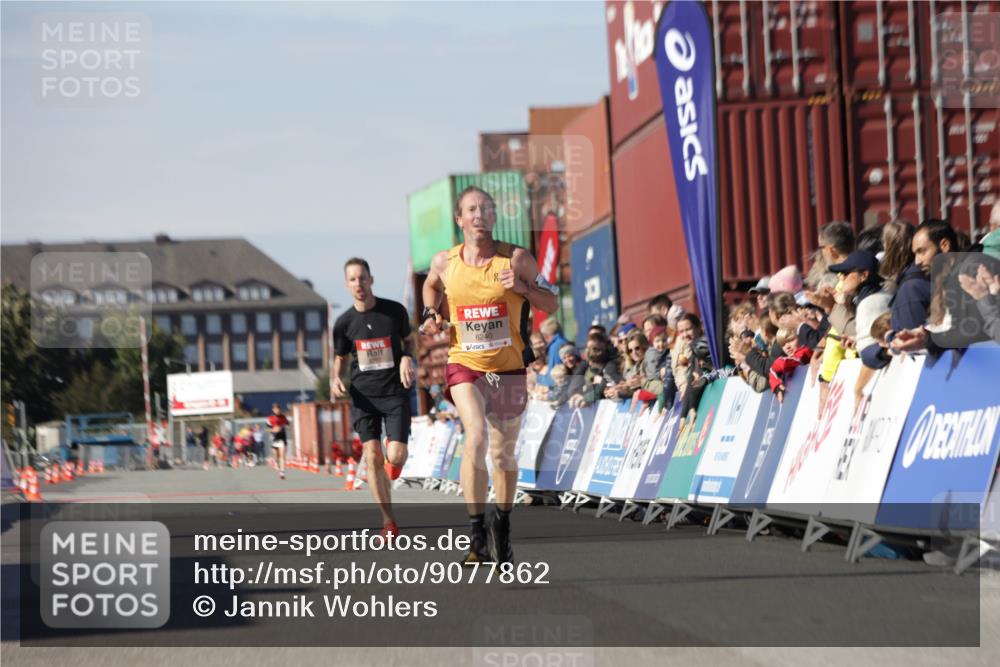 03.10.2025 - Köhlbrandbrückenlauf Jannik Wohlers http://msf.ph/oto/9077862 03.10.2025 12:48:55 Ziel 5797, 6240 meine-sportfotos.de