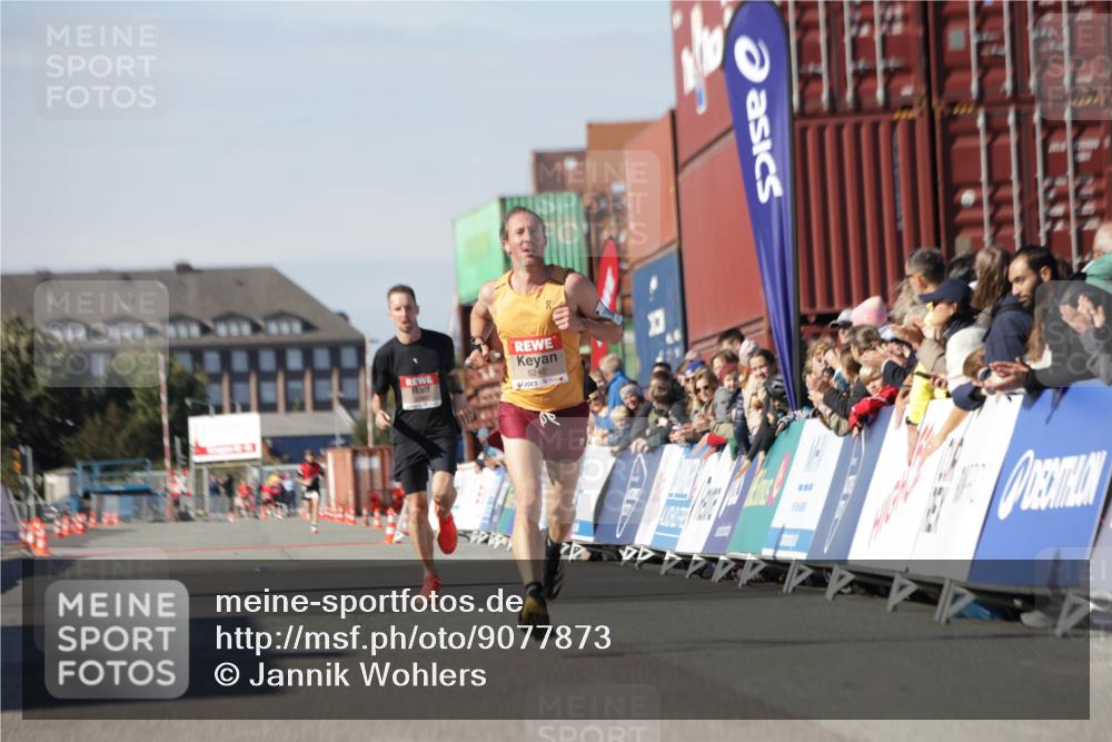 03.10.2025 - Köhlbrandbrückenlauf Jannik Wohlers http://msf.ph/oto/9077873 03.10.2025 12:48:55 Ziel 5797, 6240 meine-sportfotos.de