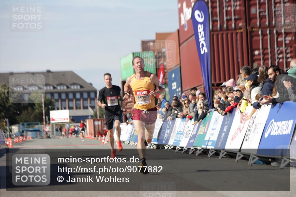 03.10.2025 - Köhlbrandbrückenlauf Jannik Wohlers http://msf.ph/oto/9077882 03.10.2025 12:48:55 Ziel 5797, 6240 meine-sportfotos.de