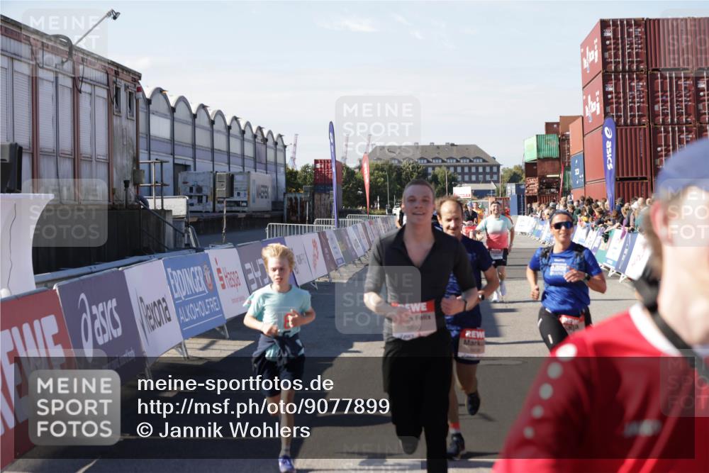 03.10.2025 - Köhlbrandbrückenlauf Jannik Wohlers http://msf.ph/oto/9077899 03.10.2025 13:17:20 Ziel 4404, 4988, 5007, 5008, 5031, 5429, 5544, 5638, 5642, 5667, 5890, 5943, 6389, 6431 meine-sportfotos.de