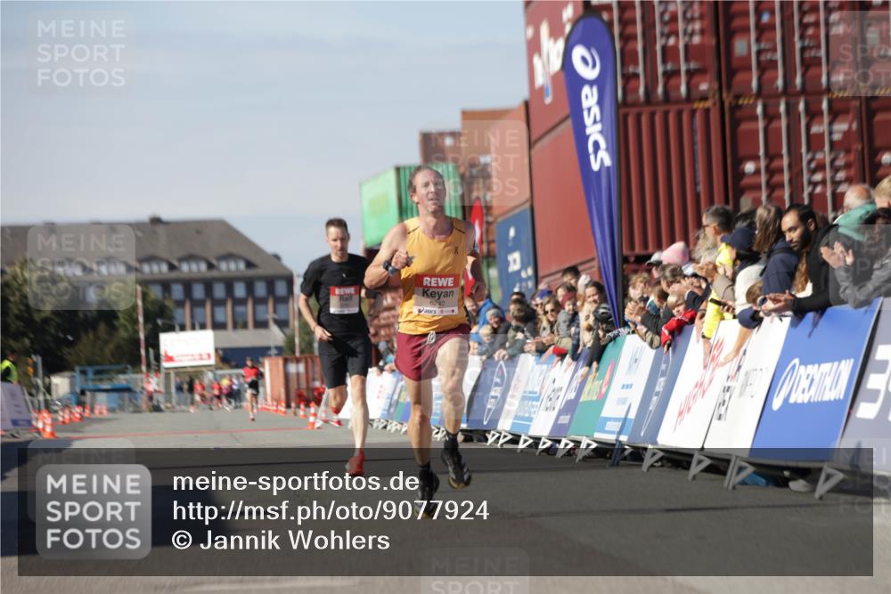03.10.2025 - Köhlbrandbrückenlauf Jannik Wohlers http://msf.ph/oto/9077924 03.10.2025 12:48:56 Ziel 5797, 6240 meine-sportfotos.de