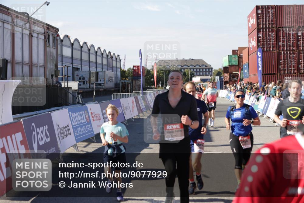 03.10.2025 - Köhlbrandbrückenlauf Jannik Wohlers http://msf.ph/oto/9077929 03.10.2025 13:17:20 Ziel 4404, 4988, 5007, 5008, 5031, 5429, 5544, 5638, 5642, 5667, 5890, 5943, 6389, 6431 meine-sportfotos.de