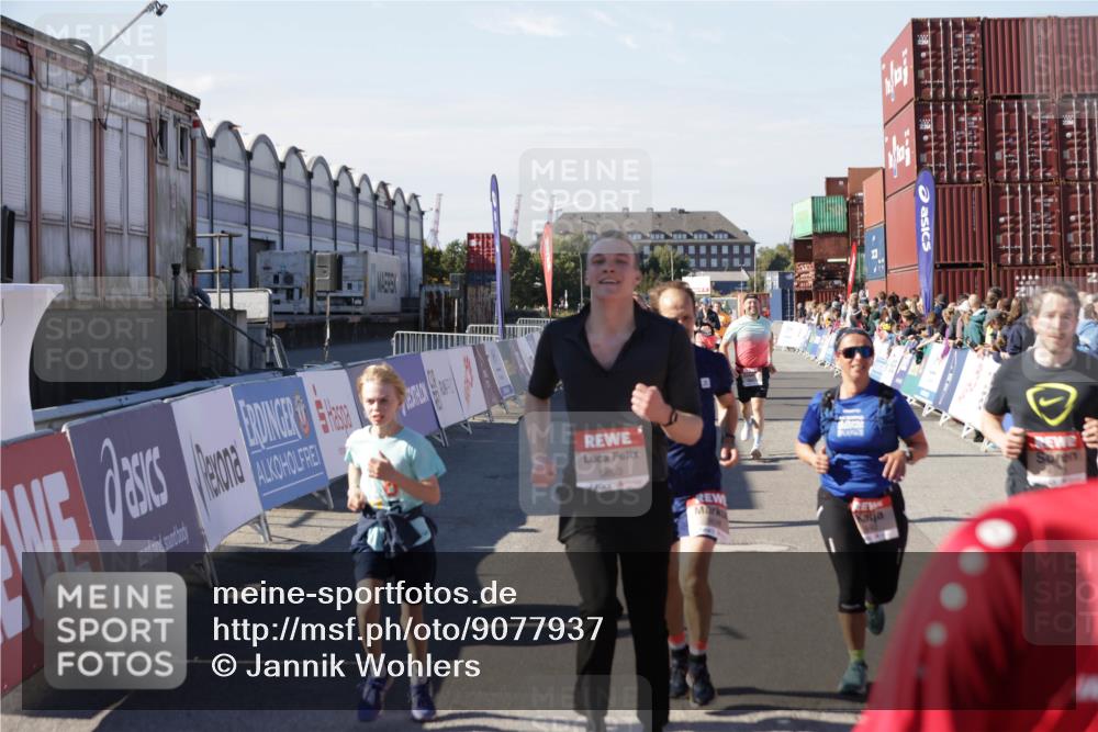 03.10.2025 - Köhlbrandbrückenlauf Jannik Wohlers http://msf.ph/oto/9077937 03.10.2025 13:17:20 Ziel 4404, 4988, 5007, 5008, 5031, 5429, 5544, 5638, 5642, 5667, 5890, 5943, 6389, 6431 meine-sportfotos.de