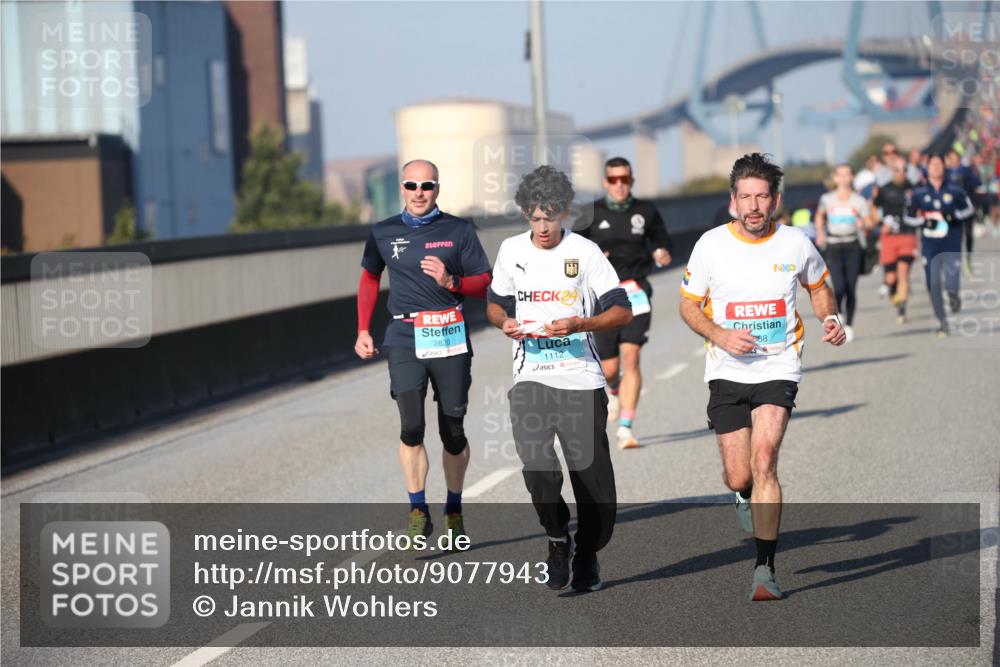 03.10.2025 - Köhlbrandbrückenlauf Jannik Wohlers http://msf.ph/oto/9077943 03.10.2025 09:44:56 Position 3 2820, 1112, 88 meine-sportfotos.de