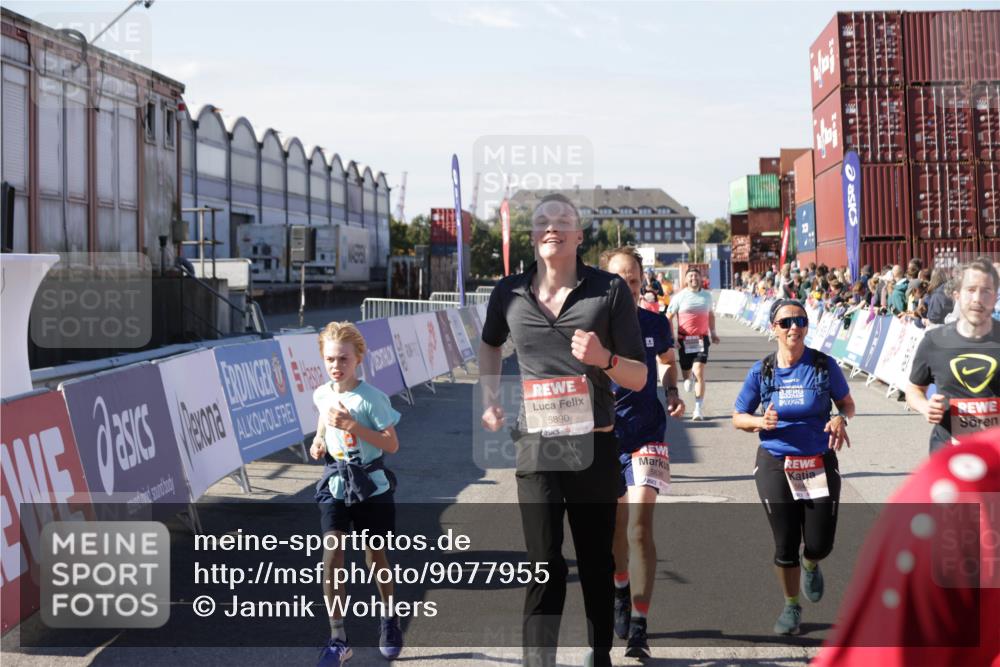 03.10.2025 - Köhlbrandbrückenlauf Jannik Wohlers http://msf.ph/oto/9077955 03.10.2025 13:17:20 Ziel 4404, 4988, 5007, 5008, 5031, 5429, 5544, 5638, 5642, 5667, 5890, 5943, 6389, 6431 meine-sportfotos.de