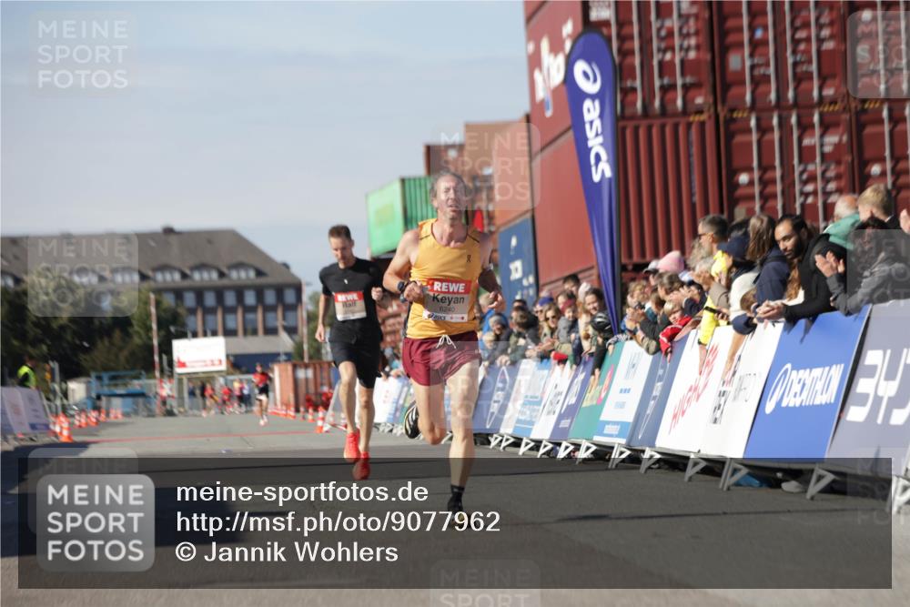 03.10.2025 - Köhlbrandbrückenlauf Jannik Wohlers http://msf.ph/oto/9077962 03.10.2025 12:48:56 Ziel 5797, 6240 meine-sportfotos.de