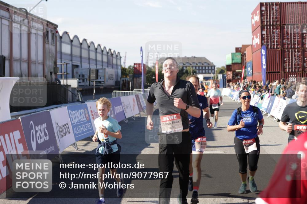 03.10.2025 - Köhlbrandbrückenlauf Jannik Wohlers http://msf.ph/oto/9077967 03.10.2025 13:17:20 Ziel 4404, 4988, 5007, 5008, 5031, 5429, 5544, 5638, 5642, 5667, 5890, 5943, 6389, 6431 meine-sportfotos.de