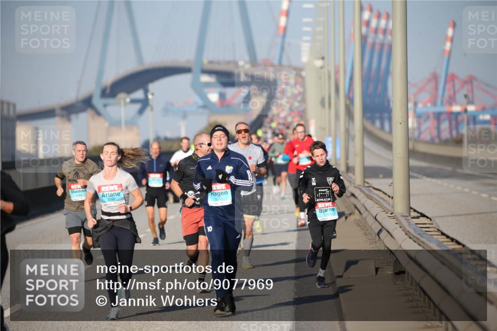 03.10.2025 - Köhlbrandbrückenlauf Jannik Wohlers http://msf.ph/oto/9077969 03.10.2025 09:45:02 Position 3 1142, 3246, 243, 2760, 10 meine-sportfotos.de