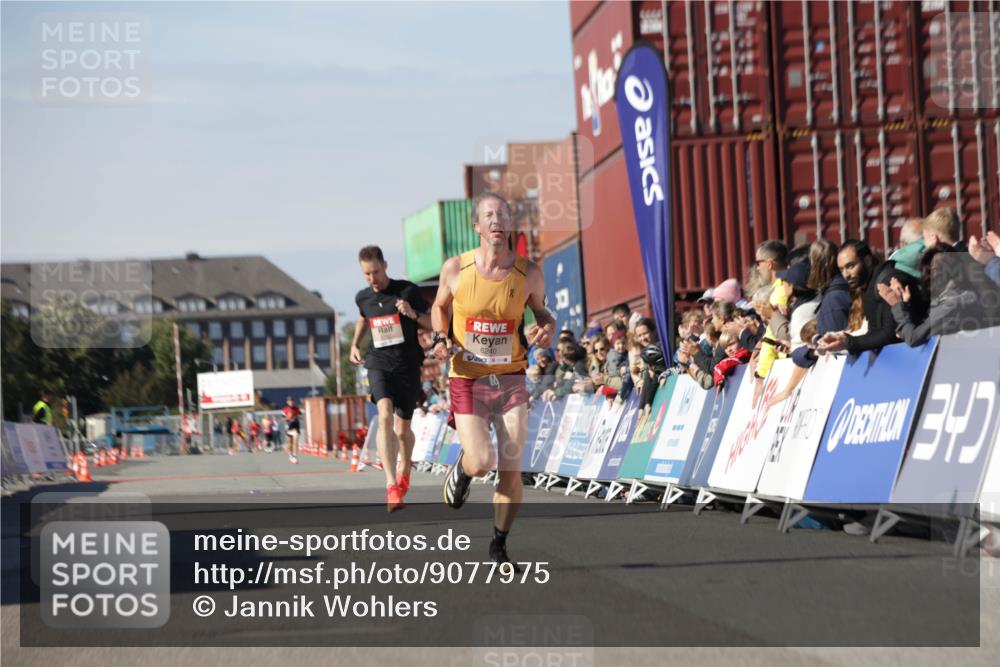 03.10.2025 - Köhlbrandbrückenlauf Jannik Wohlers http://msf.ph/oto/9077975 03.10.2025 12:48:56 Ziel 5797, 6240 meine-sportfotos.de