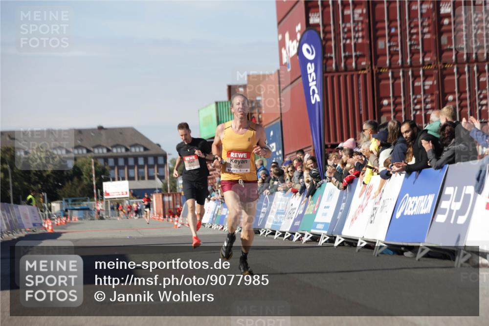 03.10.2025 - Köhlbrandbrückenlauf Jannik Wohlers http://msf.ph/oto/9077985 03.10.2025 12:48:56 Ziel 5797, 6240 meine-sportfotos.de