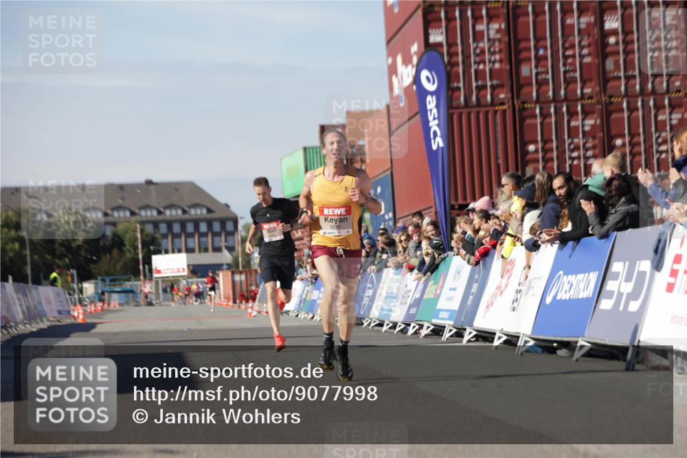 03.10.2025 - Köhlbrandbrückenlauf Jannik Wohlers http://msf.ph/oto/9077998 03.10.2025 12:48:56 Ziel 5797, 6240 meine-sportfotos.de