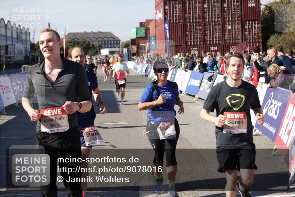 03.10.2025 - Köhlbrandbrückenlauf Jannik Wohlers http://msf.ph/oto/9078016 03.10.2025 13:17:21 Ziel 4404, 4686, 4988, 5007, 5008, 5031, 5429, 5544, 5638, 5642, 5890, 5943, 6389, 6431 meine-sportfotos.de