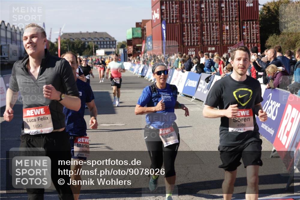03.10.2025 - Köhlbrandbrückenlauf Jannik Wohlers http://msf.ph/oto/9078026 03.10.2025 13:17:21 Ziel 4404, 4686, 4988, 5007, 5008, 5031, 5429, 5544, 5638, 5642, 5890, 5943, 6389, 6431 meine-sportfotos.de
