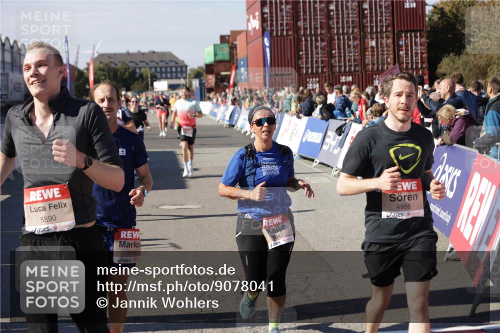 03.10.2025 - Köhlbrandbrückenlauf Jannik Wohlers http://msf.ph/oto/9078041 03.10.2025 13:17:21 Ziel 4404, 4686, 4988, 5007, 5008, 5031, 5429, 5544, 5638, 5642, 5890, 5943, 6389, 6431 meine-sportfotos.de
