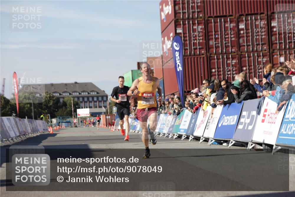 03.10.2025 - Köhlbrandbrückenlauf Jannik Wohlers http://msf.ph/oto/9078049 03.10.2025 12:48:56 Ziel 5797, 6240 meine-sportfotos.de