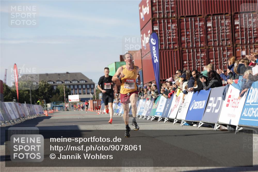 03.10.2025 - Köhlbrandbrückenlauf Jannik Wohlers http://msf.ph/oto/9078061 03.10.2025 12:48:56 Ziel 5797, 6240 meine-sportfotos.de
