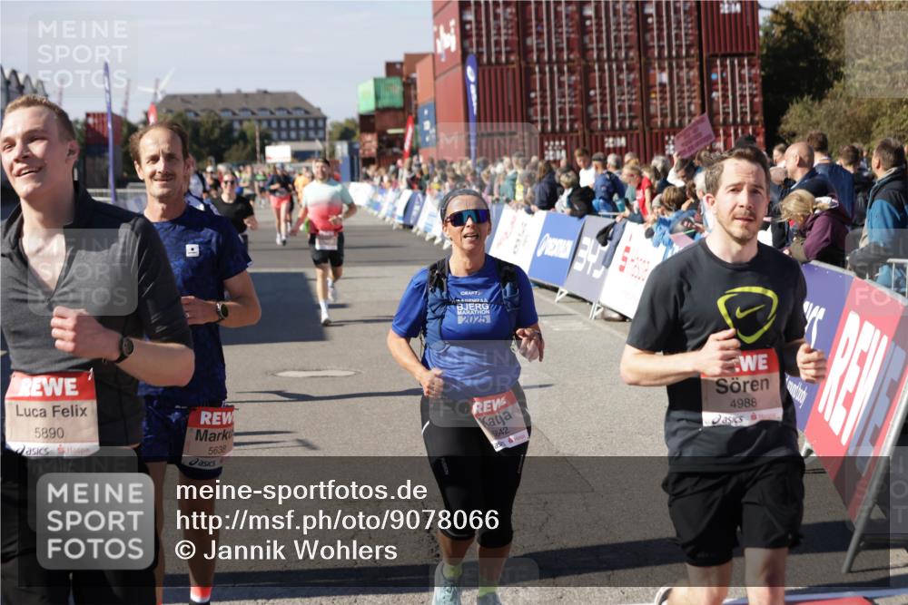 03.10.2025 - Köhlbrandbrückenlauf Jannik Wohlers http://msf.ph/oto/9078066 03.10.2025 13:17:22 Ziel 4404, 4686, 4988, 5007, 5008, 5031, 5429, 5544, 5638, 5642, 5890, 5943, 6389, 6431 meine-sportfotos.de