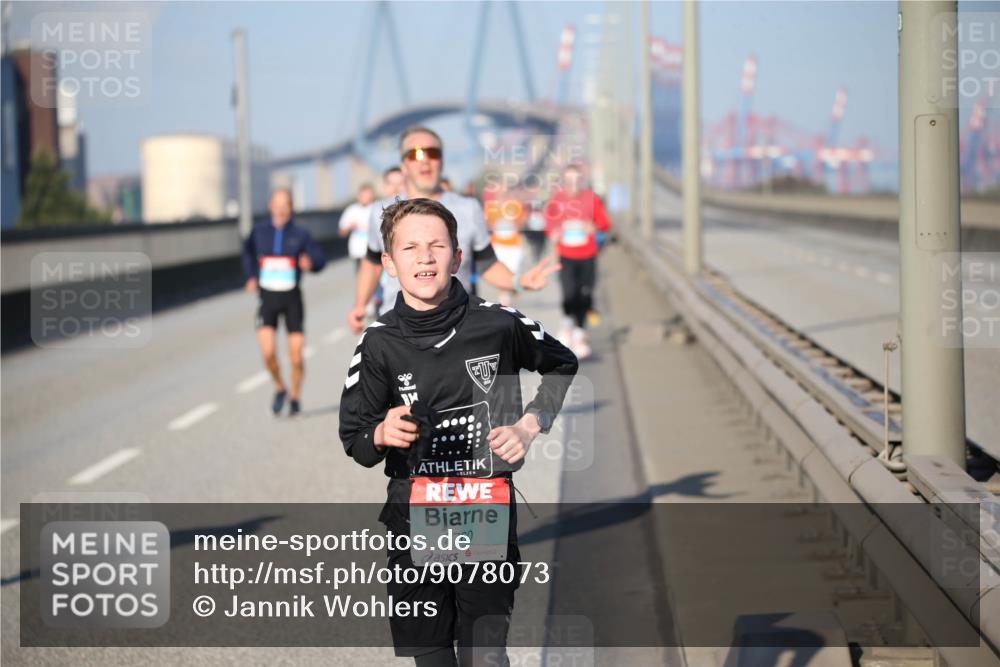 03.10.2025 - Köhlbrandbrückenlauf Jannik Wohlers http://msf.ph/oto/9078073 03.10.2025 09:45:10 Position 3 2760 meine-sportfotos.de