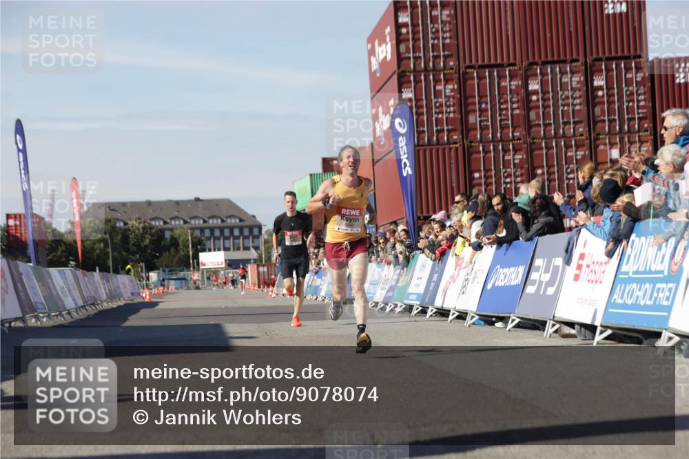 03.10.2025 - Köhlbrandbrückenlauf Jannik Wohlers http://msf.ph/oto/9078074 03.10.2025 12:48:56 Ziel 5797, 6240 meine-sportfotos.de