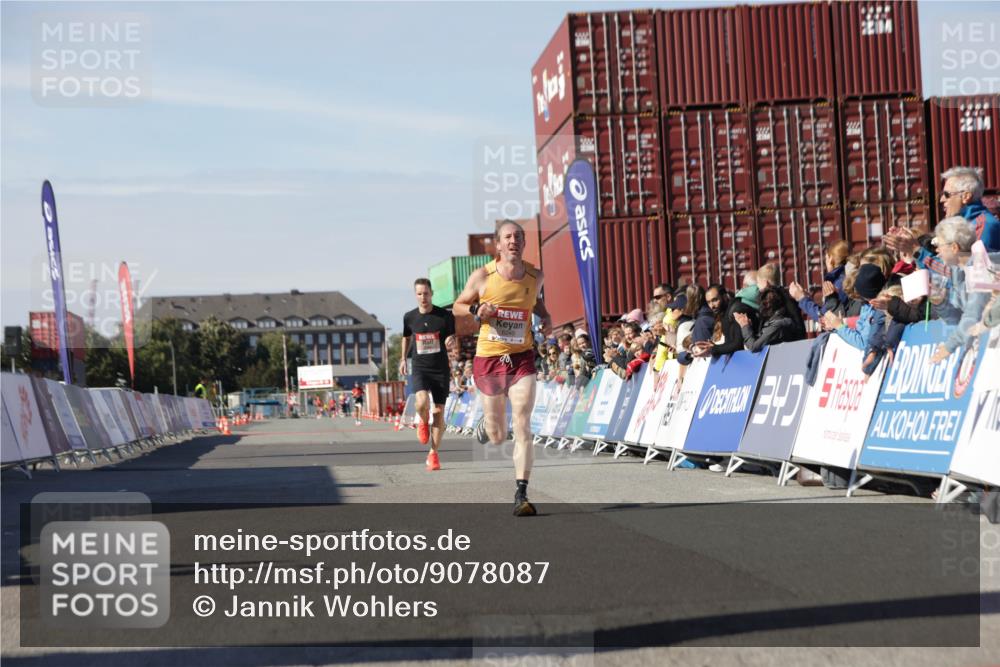 03.10.2025 - Köhlbrandbrückenlauf Jannik Wohlers http://msf.ph/oto/9078087 03.10.2025 12:48:56 Ziel 5797, 6240 meine-sportfotos.de