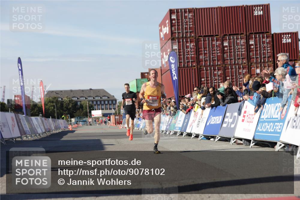 03.10.2025 - Köhlbrandbrückenlauf Jannik Wohlers http://msf.ph/oto/9078102 03.10.2025 12:48:56 Ziel 5797, 6240 meine-sportfotos.de
