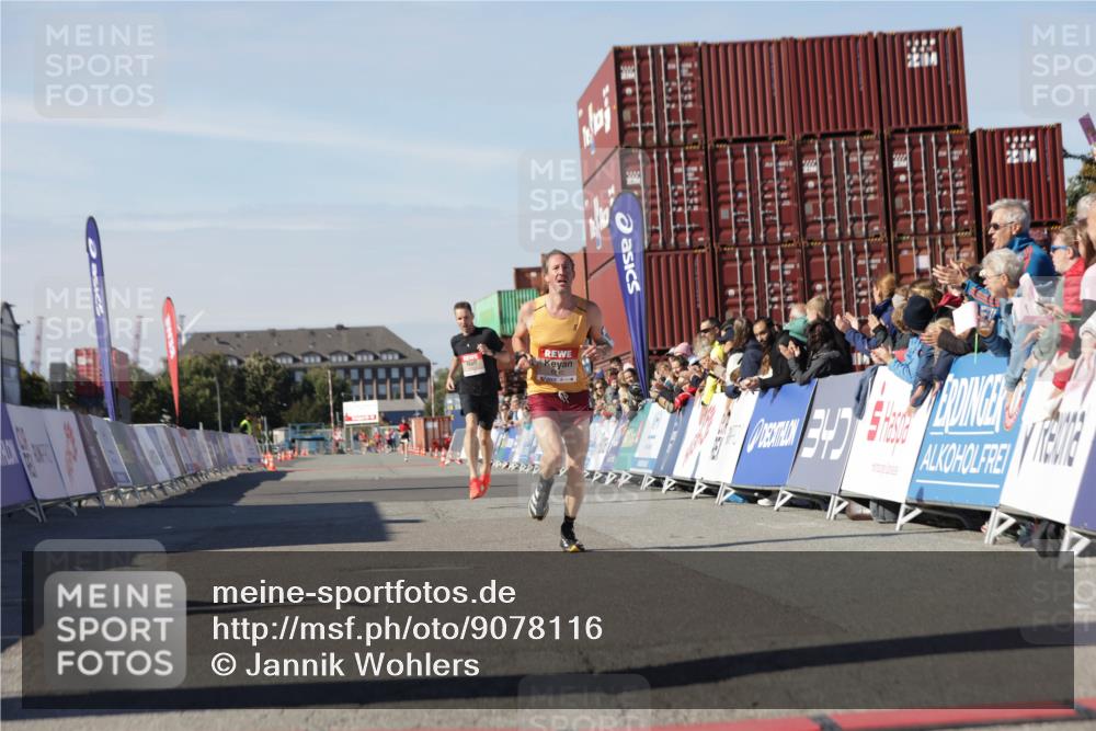 03.10.2025 - Köhlbrandbrückenlauf Jannik Wohlers http://msf.ph/oto/9078116 03.10.2025 12:48:57 Ziel 5797, 6240 meine-sportfotos.de