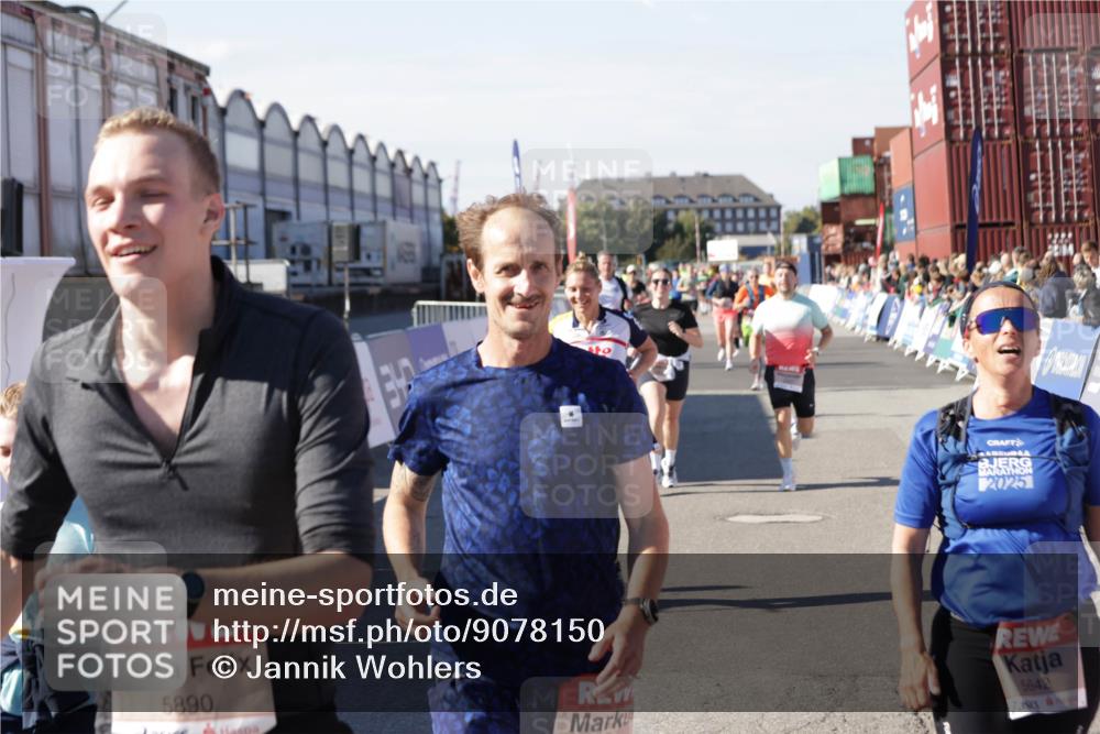 03.10.2025 - Köhlbrandbrückenlauf Jannik Wohlers http://msf.ph/oto/9078150 03.10.2025 13:17:22 Ziel 4404, 4686, 4988, 5007, 5008, 5031, 5429, 5544, 5638, 5642, 5890, 5943, 6389, 6431 meine-sportfotos.de