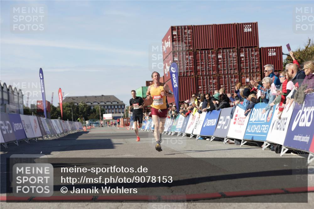 03.10.2025 - Köhlbrandbrückenlauf Jannik Wohlers http://msf.ph/oto/9078153 03.10.2025 12:48:57 Ziel 5797, 6240 meine-sportfotos.de
