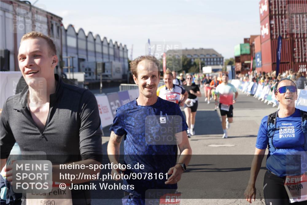 03.10.2025 - Köhlbrandbrückenlauf Jannik Wohlers http://msf.ph/oto/9078161 03.10.2025 13:17:22 Ziel 4404, 4686, 4988, 5007, 5008, 5031, 5429, 5544, 5638, 5642, 5890, 5943, 6389, 6431 meine-sportfotos.de
