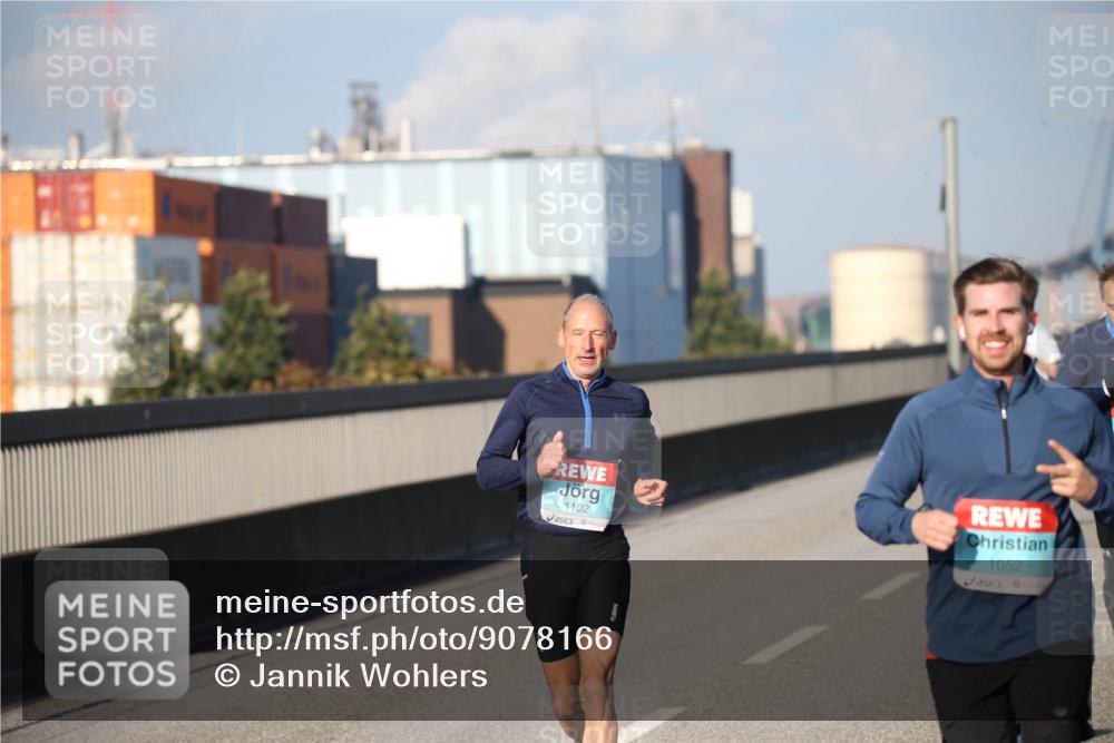 03.10.2025 - Köhlbrandbrückenlauf Jannik Wohlers http://msf.ph/oto/9078166 03.10.2025 09:45:15 Position 3 1102, 1052 meine-sportfotos.de