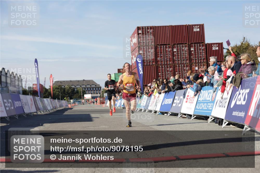 03.10.2025 - Köhlbrandbrückenlauf Jannik Wohlers http://msf.ph/oto/9078195 03.10.2025 12:48:57 Ziel 5797, 6240 meine-sportfotos.de