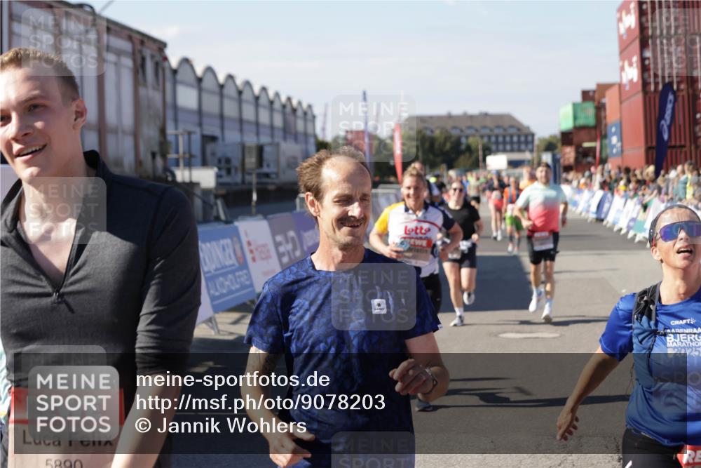 03.10.2025 - Köhlbrandbrückenlauf Jannik Wohlers http://msf.ph/oto/9078203 03.10.2025 13:17:23 Ziel 4404, 4686, 4988, 5007, 5008, 5031, 5429, 5544, 5638, 5642, 5890, 5943, 6069, 6389 meine-sportfotos.de