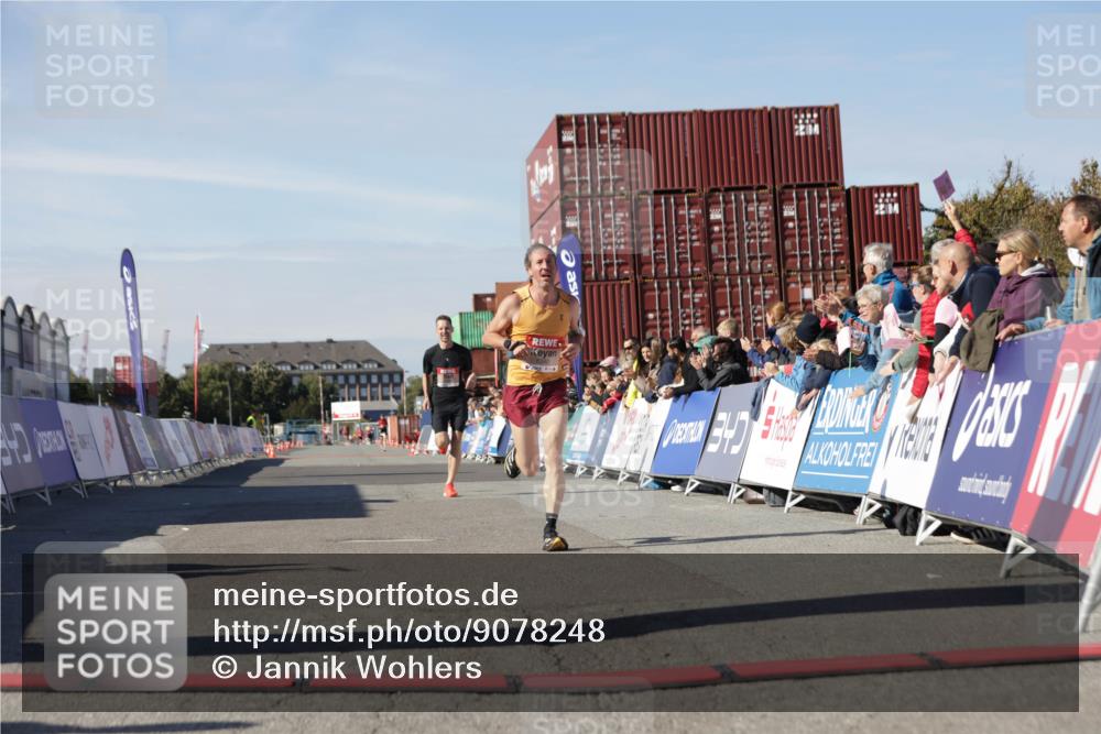 03.10.2025 - Köhlbrandbrückenlauf Jannik Wohlers http://msf.ph/oto/9078248 03.10.2025 12:48:57 Ziel 5797, 6240 meine-sportfotos.de