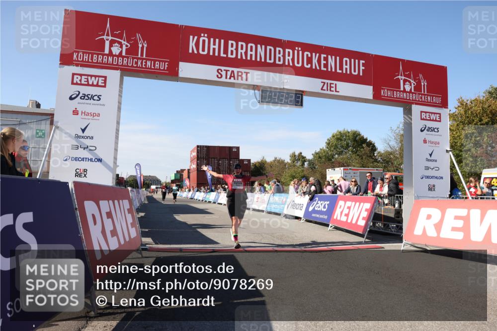 03.10.2025 - Köhlbrandbrückenlauf Lena Gebhardt http://msf.ph/oto/9078269 03.10.2025 13:43:23 Ziel 4238, 5021, 5464, 5499, 5559, 6711 meine-sportfotos.de