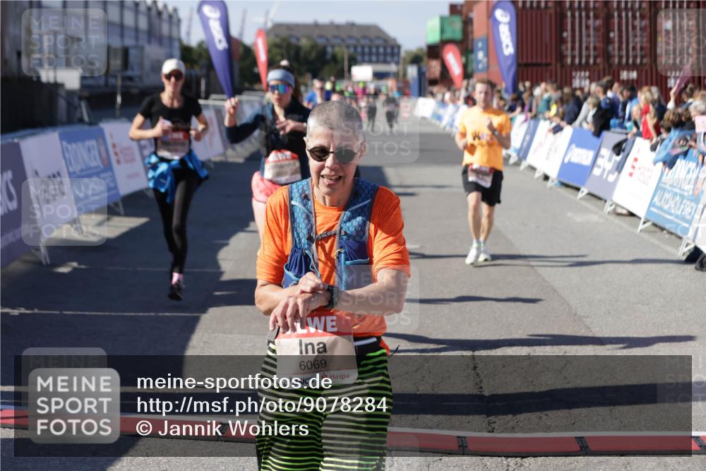 03.10.2025 - Köhlbrandbrückenlauf Jannik Wohlers http://msf.ph/oto/9078284 03.10.2025 13:17:31 Ziel 4012, 4686, 4746, 4818, 5007, 5008, 5031, 5906, 5909, 6069, 6389, 6710 meine-sportfotos.de
