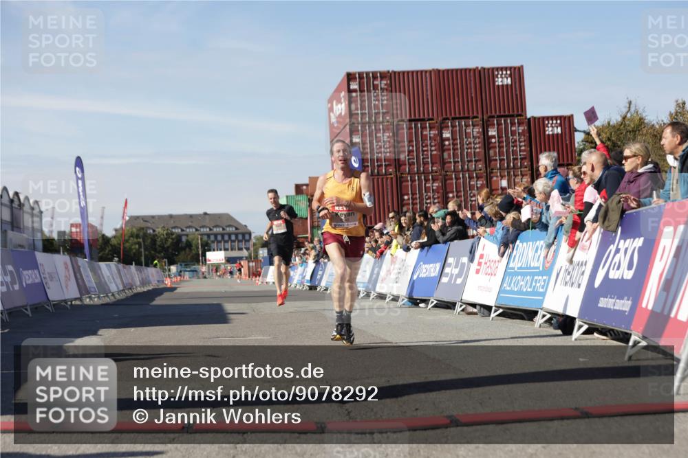 03.10.2025 - Köhlbrandbrückenlauf Jannik Wohlers http://msf.ph/oto/9078292 03.10.2025 12:48:57 Ziel 5797, 6240 meine-sportfotos.de