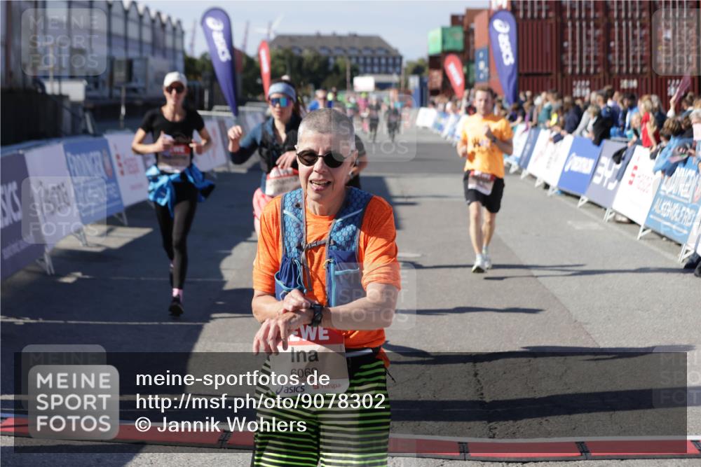 03.10.2025 - Köhlbrandbrückenlauf Jannik Wohlers http://msf.ph/oto/9078302 03.10.2025 13:17:31 Ziel 4012, 4686, 4746, 4818, 5007, 5008, 5031, 5906, 5909, 6069, 6389, 6710 meine-sportfotos.de