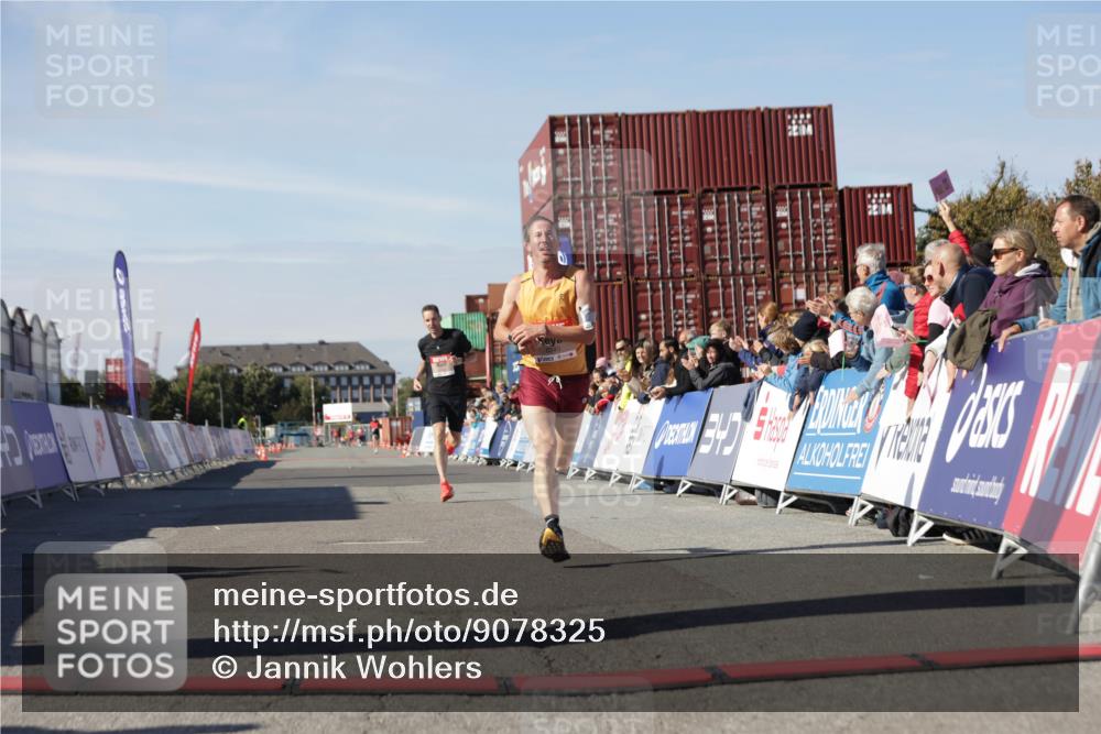 03.10.2025 - Köhlbrandbrückenlauf Jannik Wohlers http://msf.ph/oto/9078325 03.10.2025 12:48:57 Ziel 5797, 6240 meine-sportfotos.de