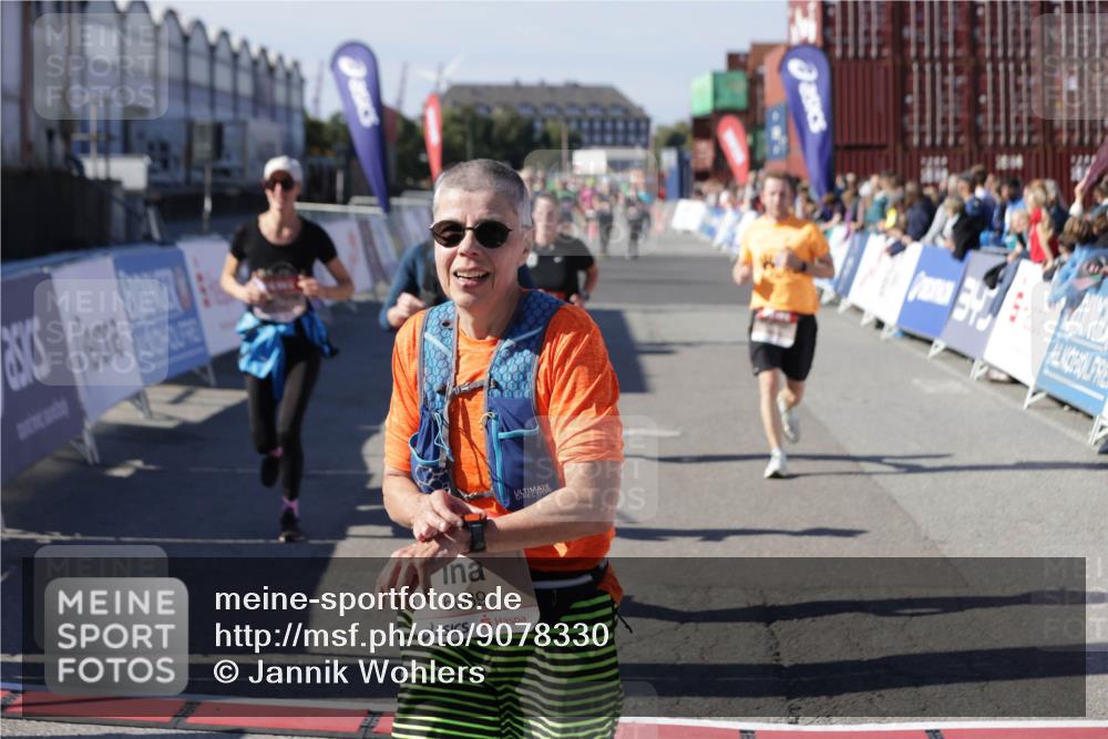 03.10.2025 - Köhlbrandbrückenlauf Jannik Wohlers http://msf.ph/oto/9078330 03.10.2025 13:17:32 Ziel 4012, 4686, 4746, 4818, 5007, 5008, 5031, 5906, 5909, 6069, 6388, 6710 meine-sportfotos.de