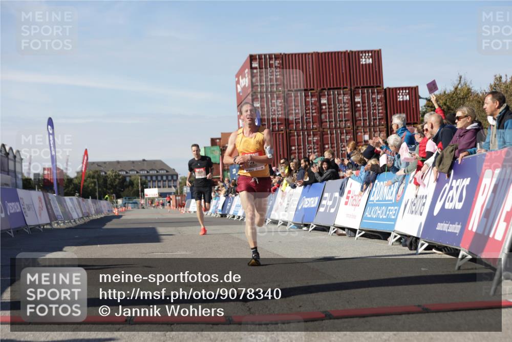 03.10.2025 - Köhlbrandbrückenlauf Jannik Wohlers http://msf.ph/oto/9078340 03.10.2025 12:48:57 Ziel 5797, 6240 meine-sportfotos.de